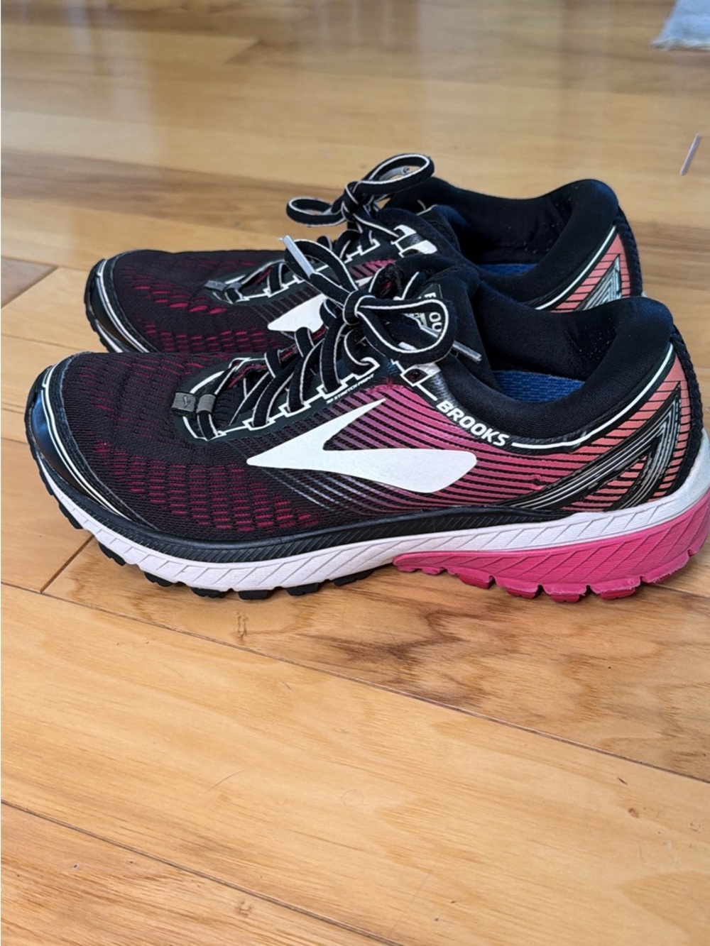 Brooks Ghost 10 Women's Running Shoes - Size 7.5 (Black/Pink)